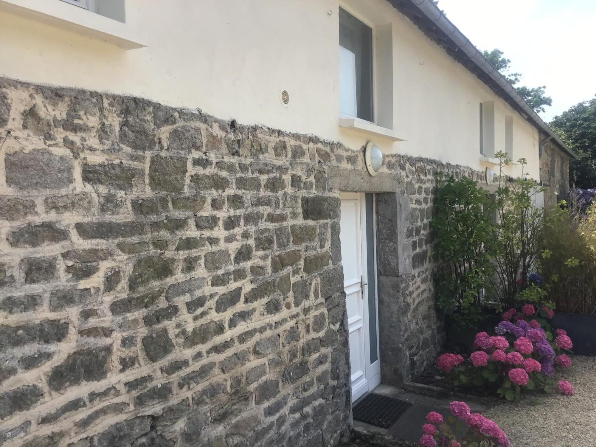 Charmant Gite Avec Exterieur Et Piscine Partagee Mespaul Exterior photo