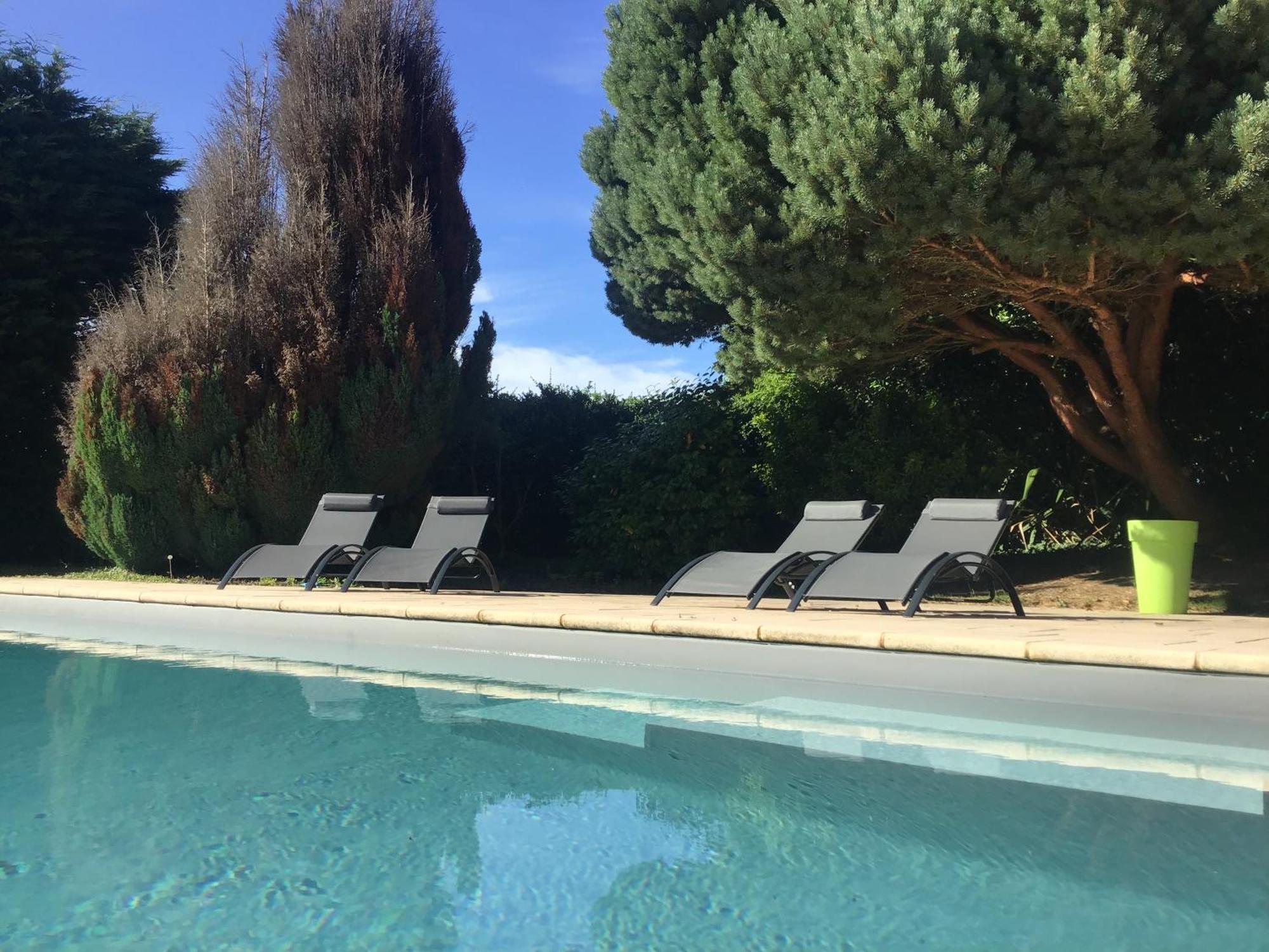 Charmant Gite Avec Exterieur Et Piscine Partagee Mespaul Exterior photo
