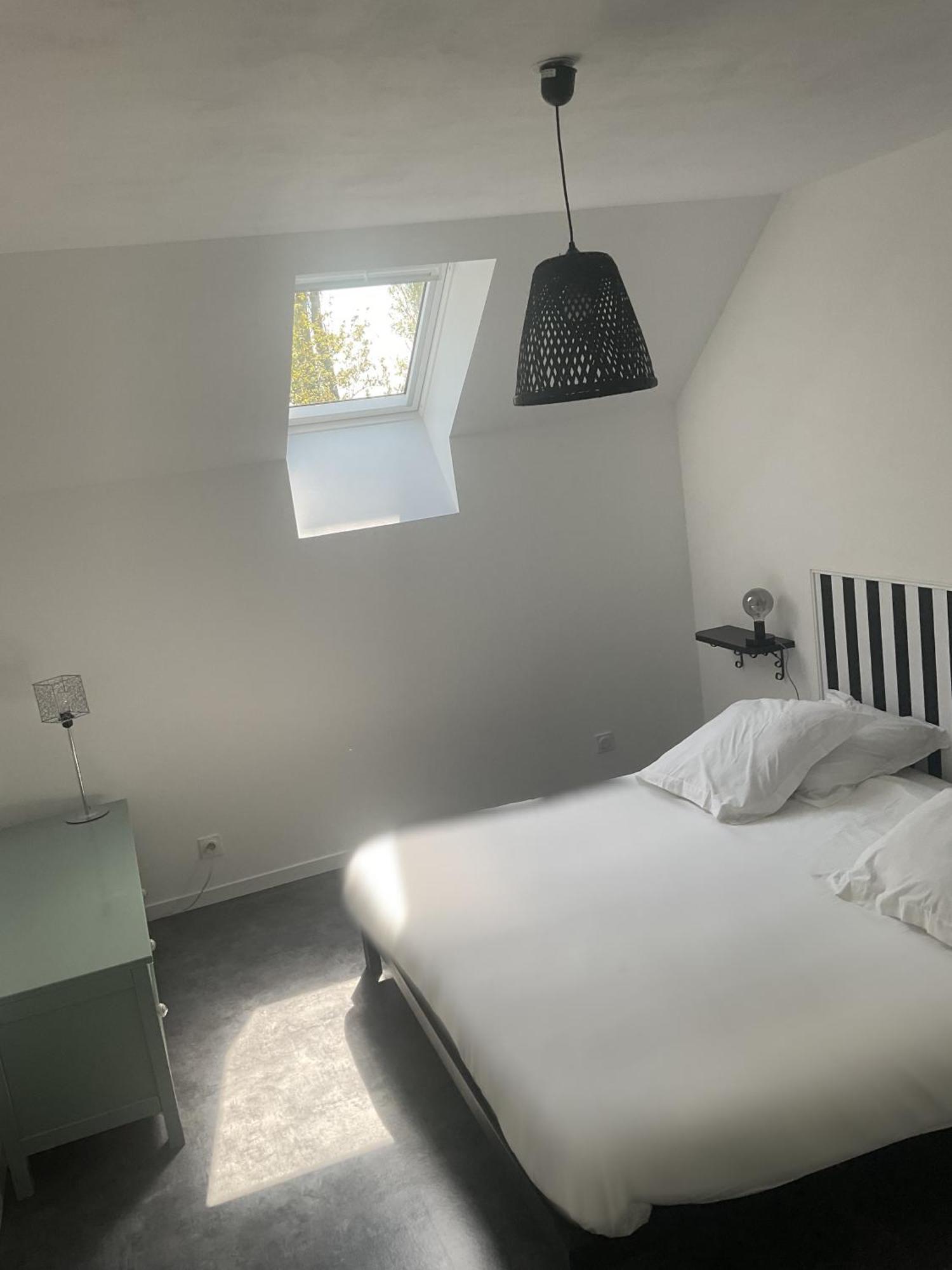 Charmant Gite Avec Exterieur Et Piscine Partagee Mespaul Exterior photo